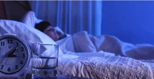 睡前一杯水，長(cháng)期堅持將給你帶來(lái)意想不到的變化